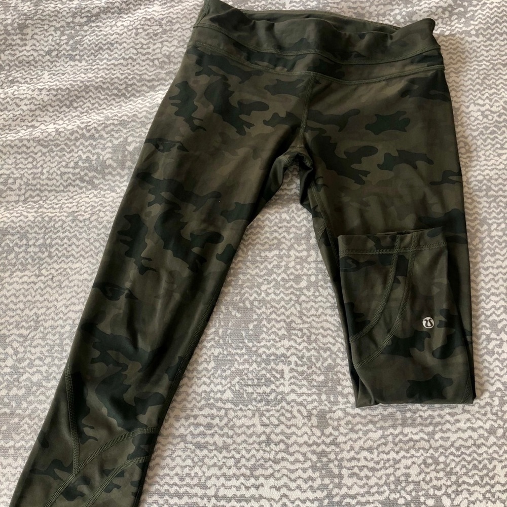 Camo Lululemon Capri pants